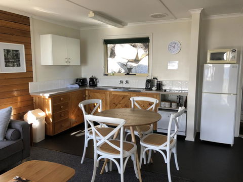 BINALONG BEACH COTTAGE Beachfront At Bay Of Fires Next To Restaurant - Perths Hotel 18
