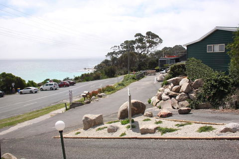 BINALONG BEACH COTTAGE Beachfront At Bay Of Fires Next To Restaurant - Perths Hotel 19