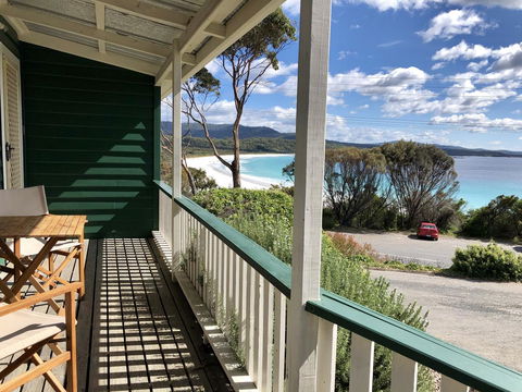 BINALONG BEACH COTTAGE Beachfront At Bay Of Fires Next To Restaurant - Perths Hotel 1