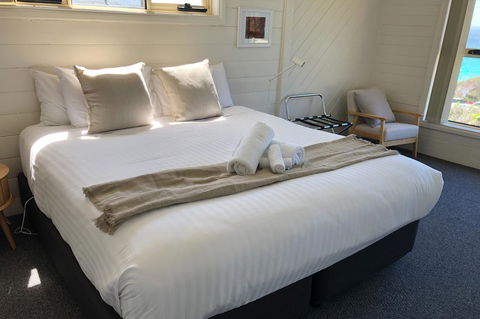 BINALONG BEACH COTTAGE Beachfront At Bay Of Fires Next To Restaurant - Perths Hotel 6