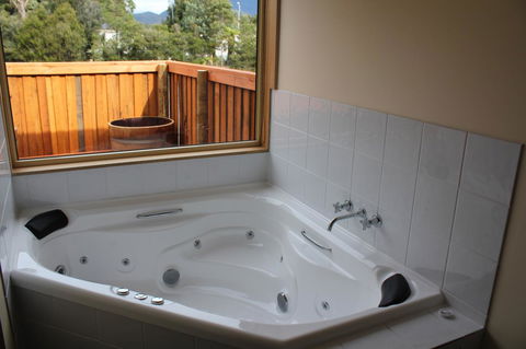 Tullah Lakeside Lodge - Perths Hotel 17
