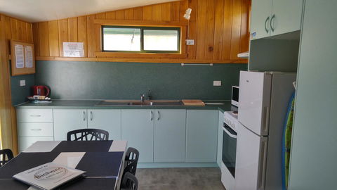 Bicheno Cabin Park - Perths Hotel 23