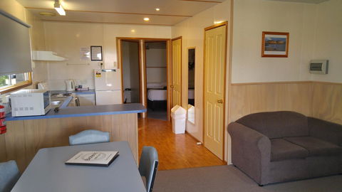 Bicheno Cabin Park - Perths Hotel 2