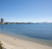 Sandy Bay Waterfront Home - Perths Hotel