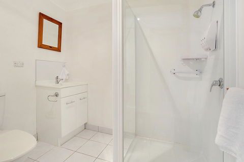 Harvey Farm Lodge - Perths Hotel 21