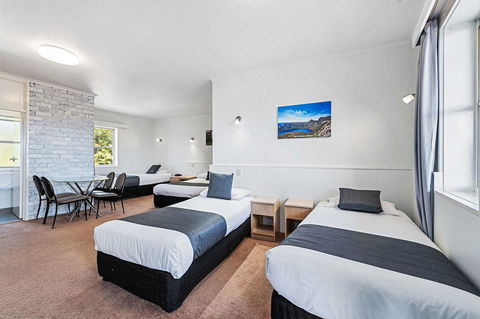 Coach House Launceston - Perths Hotel 7