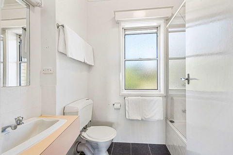 Coach House Launceston - Perths Hotel 25