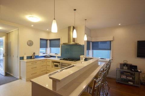 Bridport Holiday Rental - Perths Hotel 3