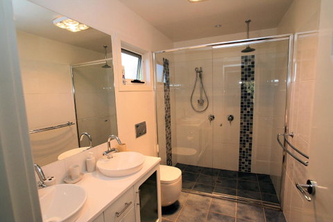 Bridport Holiday Rental - Perths Hotel 14