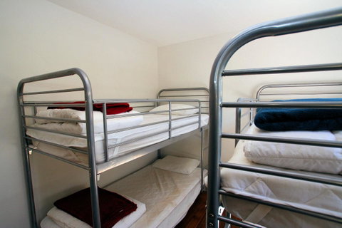 Bridport Holiday Rental - Perths Hotel 12
