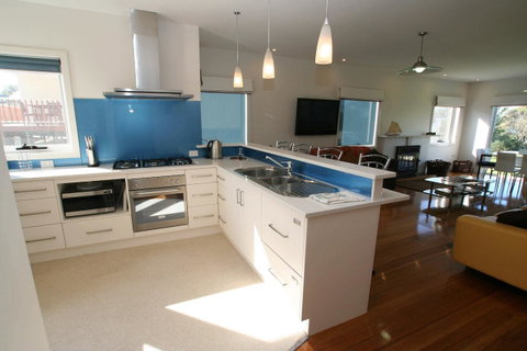 Bridport Holiday Rental - Perths Hotel 8