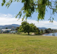 Riverfront Motel  Villas - Perths Hotel