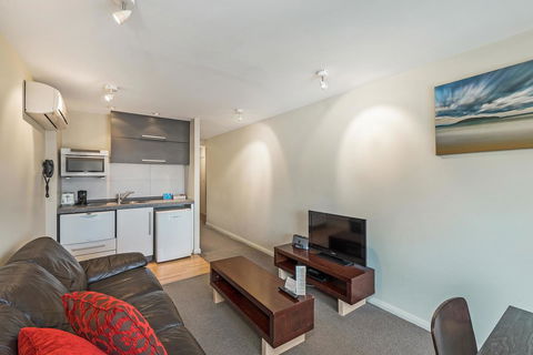 Mantra One Sandy Bay Road - Perths Hotel 29