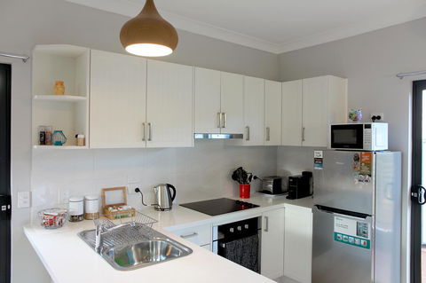 Kingston Beach-House Retreat - Perths Hotel 9