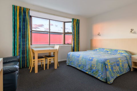 Mayfair Plaza Motel And Apartments - Perths Hotel 11