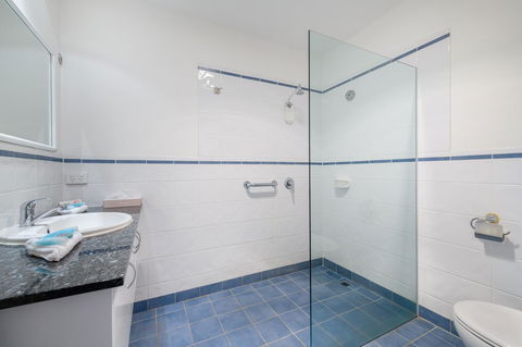 Mayfair Plaza Motel And Apartments - Perths Hotel 9