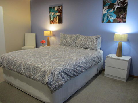 Elm Trees Accommodation @ Ross - Perths Hotel 0