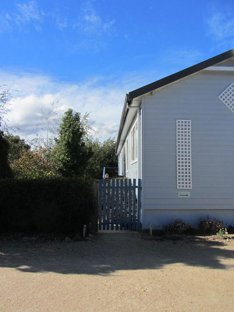 Elm Trees Accommodation @ Ross - Perths Hotel 3