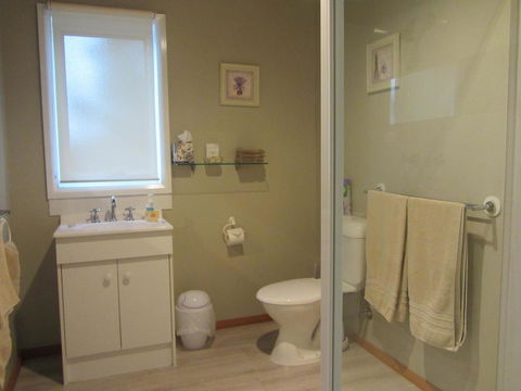 Elm Trees Accommodation @ Ross - Perths Hotel 10