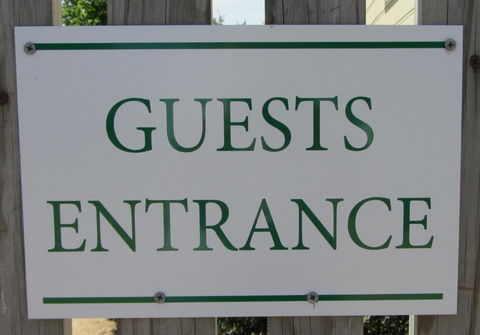 Elm Trees Accommodation @ Ross - Perths Hotel 8