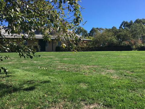 CLAYFIELD HOMESTEAD - Rustic Country Accommodation - Perths Hotel 1