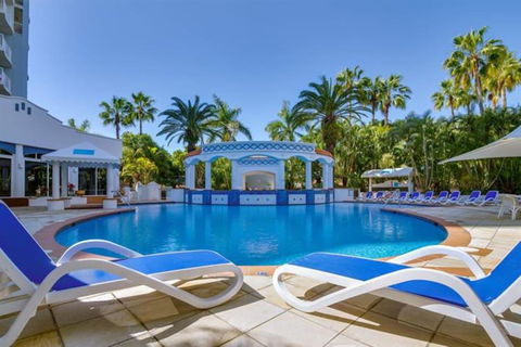 NEW Beautiful 1 Bedroom Beach Views Broadbeach - Perths Hotel 3