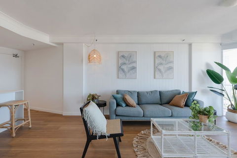 NEW Beautiful 1 Bedroom Beach Views Broadbeach - Perths Hotel 1