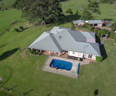 Newyan @ Maleny - Perths Hotel 0