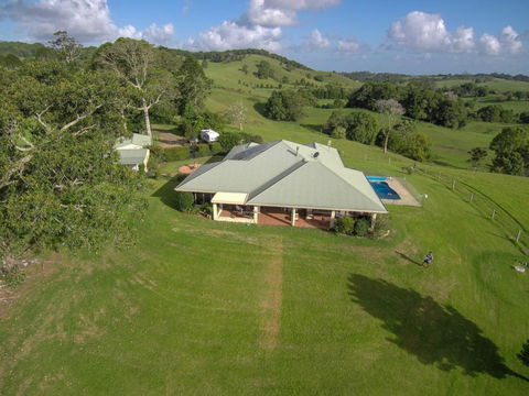 Newyan @ Maleny - Perths Hotel 1