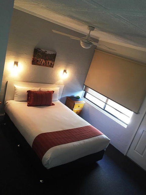Nicholas Royal Motel - No Pets Allowed - Perths Hotel 3