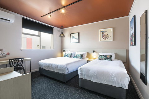 Nightcap At Fairfield - Perths Hotel 3