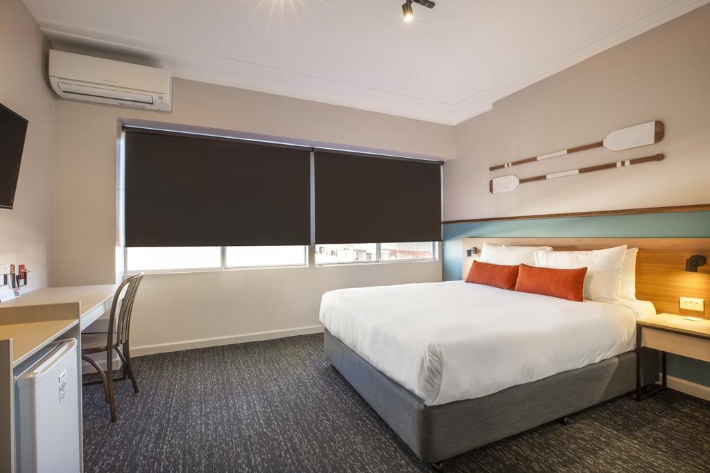 Umina Beach NSW Perths Hotel
