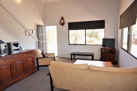 Ningaloo Breeze Villa 10 - 3 Bedroom Fully Self-Contained Disabled-Friendly Accommodation - Perths Hotel 3