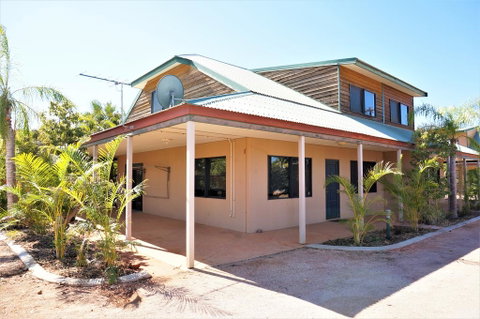 Ningaloo Breeze Villa 10 - 3 Bedroom Fully Self-Contained Disabled-Friendly Accommodation - Perths Hotel 0