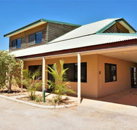 Ningaloo Breeze Villa 3 - 3 Bedroom Fully Self-Contained Holiday Accommodation