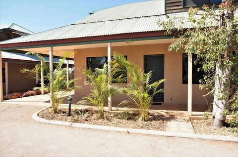 Ningaloo Breeze Villa 4 - 3 Bedroom Fully Self-Contained Holiday Accommodation - Perths Hotel 1