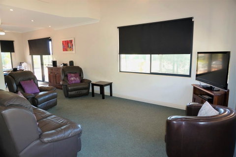 Ningaloo Breeze Villa 7 - 3 Bedroom Fully Self-Contained Holiday Accommodation - Perths Hotel 3