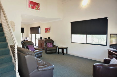 Ningaloo Breeze Villa 7 - 3 Bedroom Fully Self-Contained Holiday Accommodation - Perths Hotel 2