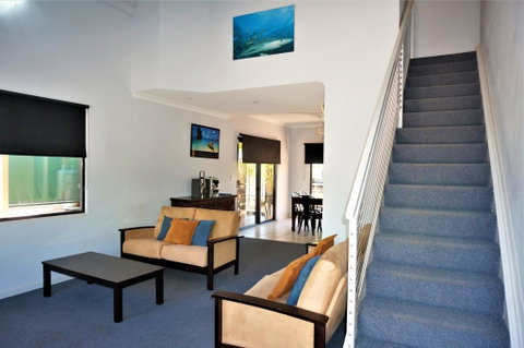 Ningaloo Breeze Villa 8 - 3 Bedroom Fully Self-Contained Holiday Accommodation - Perths Hotel 2