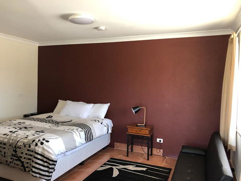Northampton Motor Hotel - Perths Hotel 0