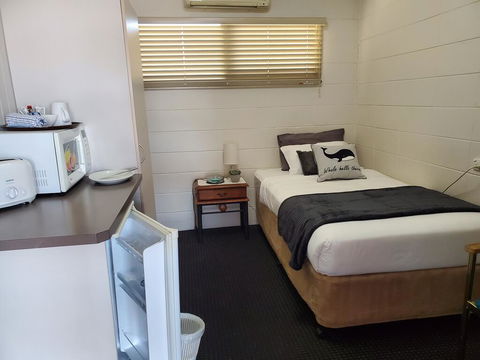 O'Sheas Windsor Hotel - Perths Hotel 1