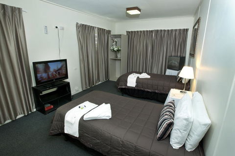 O'Sheas Windsor Hotel - Perths Hotel 0