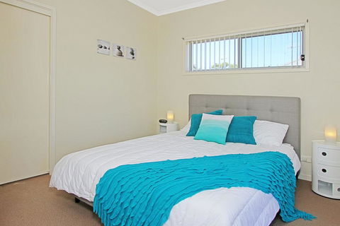 Ocean 1/42, Mollymook - Perths Hotel 2