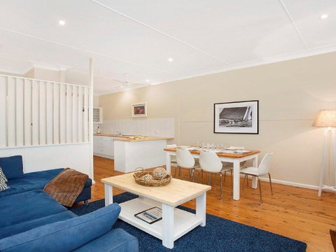 Ocean Blue Apartment One - Oceanfront Apartment - Perths Hotel 1