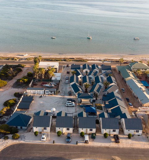 Oceanside Village - Perths Hotel 3