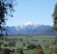 Off Mountain Accommodation - Perths Hotel