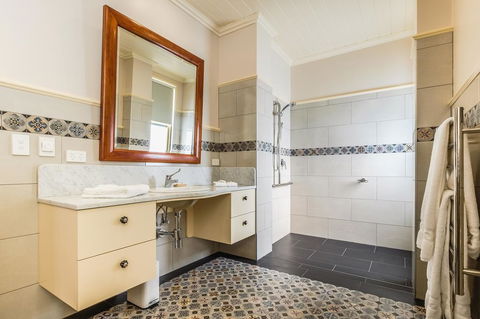 Old Bank Boutique Hotel - Perths Hotel 1