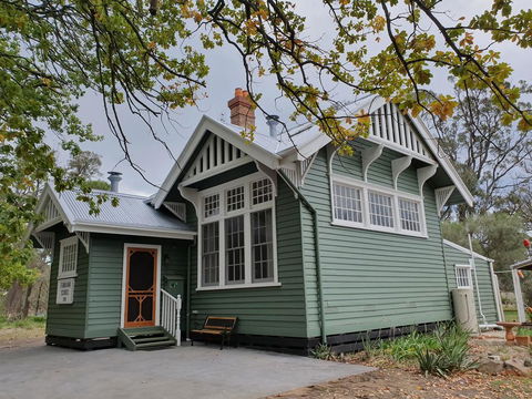 Old School B & B - Perths Hotel 1