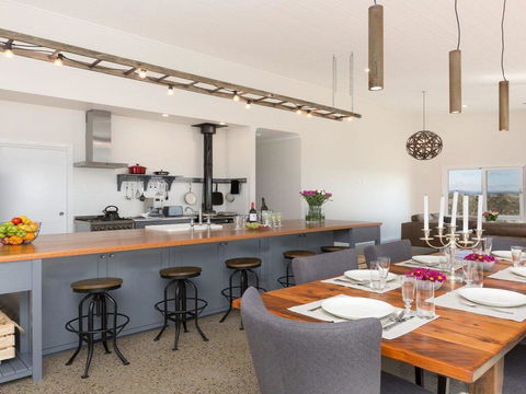 On A Hill - Modern Country Home Near Braidwood - Perths Hotel 0