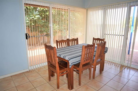 Osprey Holiday Village Unit 115 - Idyllic 3 Bedroom Holiday Villa With A Pool In The Complex - Perths Hotel 2